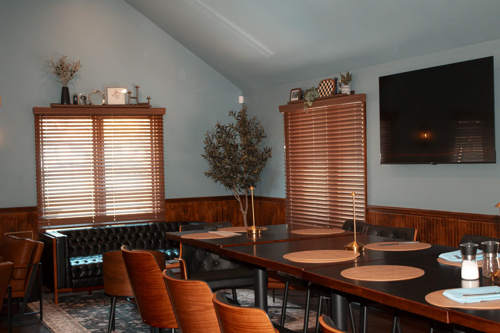 Private dining long table